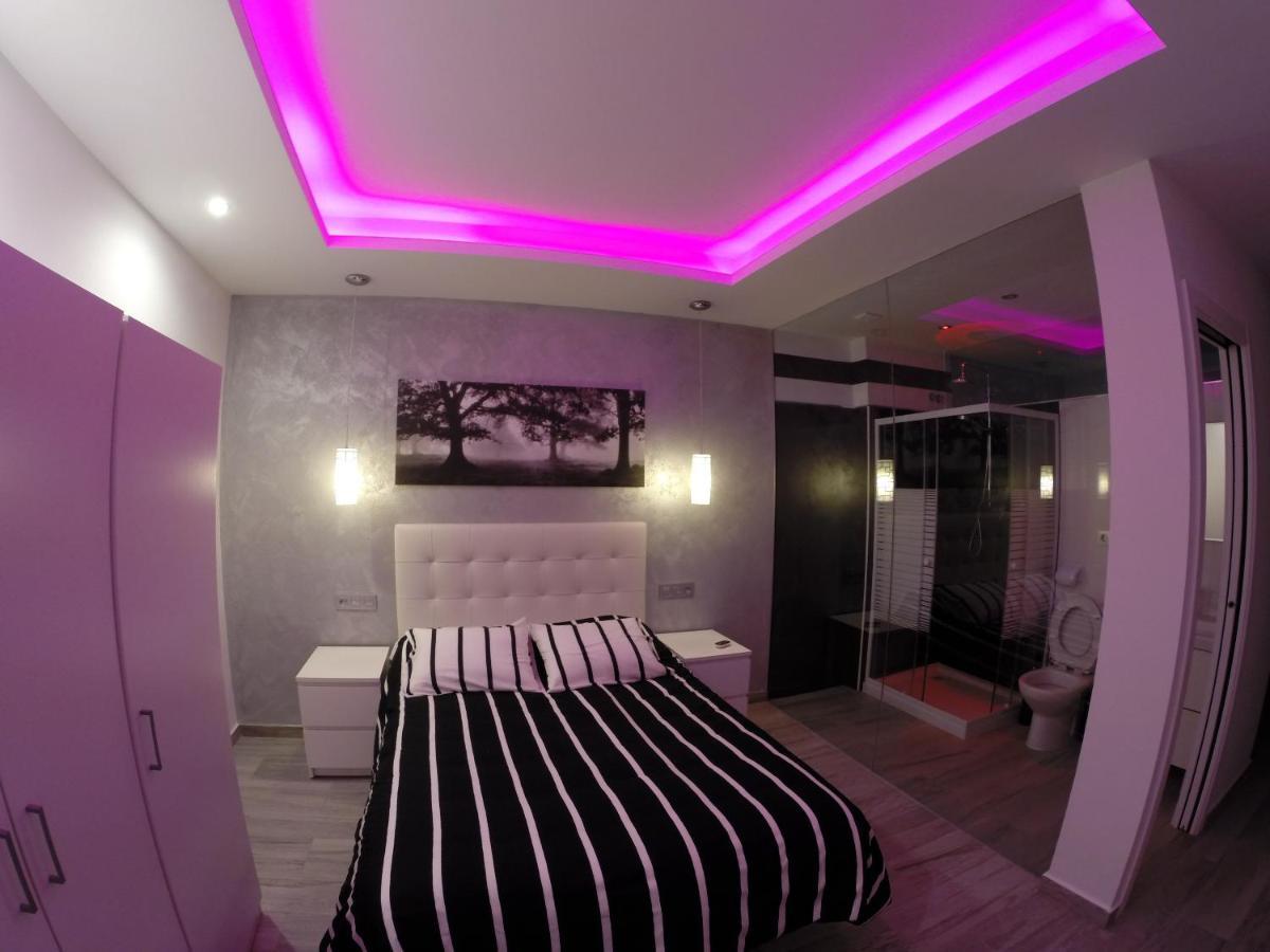 Conil Red-Black Apartment Кониль-де-ла-Фронтера Номер фото